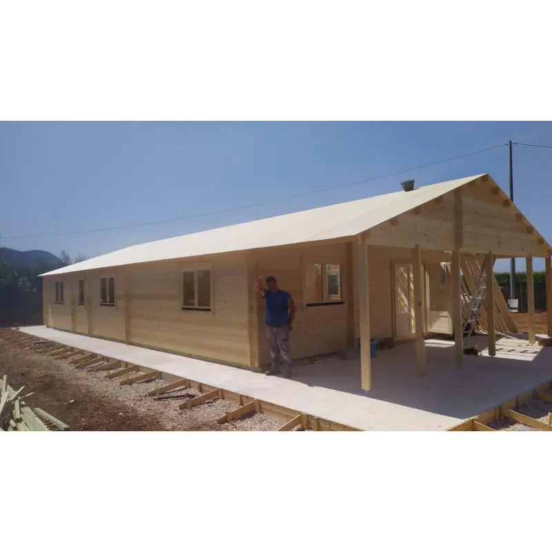Chalet en bois SOFIA 8x14.50, 44mm, façade côté gauche – modèle réalisé