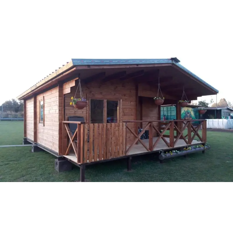 Maison isolée ELBA 6x6, 44/100/44 mm, façade côté gauche – modèle réalisé
